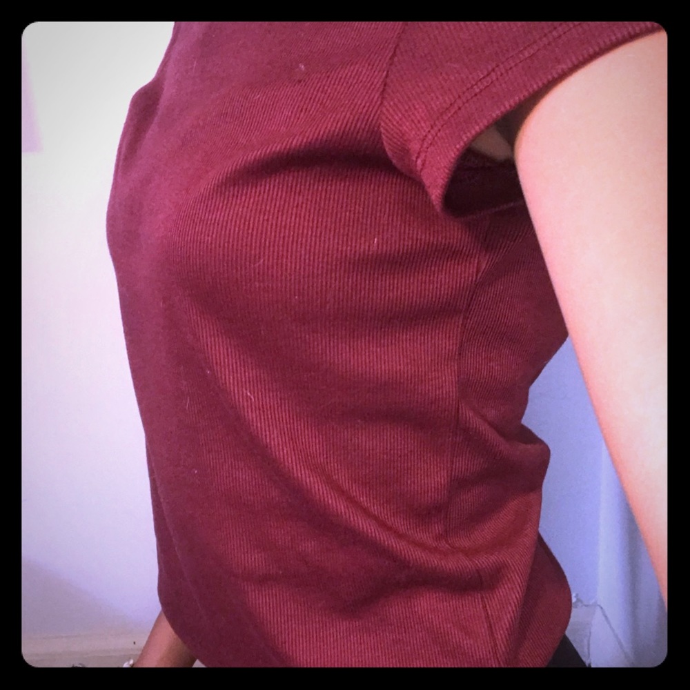 Basic maroon textured tee